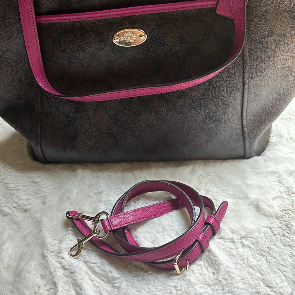 Coach brown shoulder bag with accompanying shoulder/crossbody strap & dust bag - Picture 11 of 12
